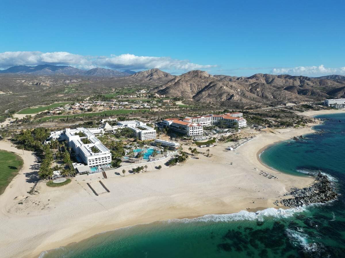 Cabo swim up rooms -- Los Cabos resorts with swim out suites